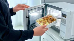 Czego kategorycznie nie wolno podgrzewać w kuchence mikrofalowej