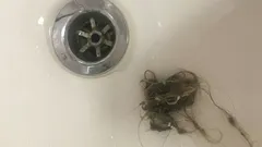 Jak na zawsze pozbyć się włosów z rury kanalizacyjnej: szybkie i bardzo proste rozwiązanie