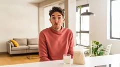 8 nawyków, które zdaniem psychologów są powiązane z niską inteligencją