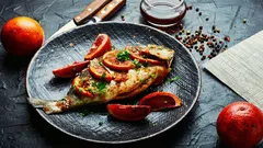 Jakiej przyprawy nie wolno dodawać do ryby: ta przyprawa tylko psuje smak, a gospodynie uparcie ją dodają