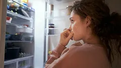 Co dzieje się z twoim organizmem, gdy kładziesz się spać głodny?